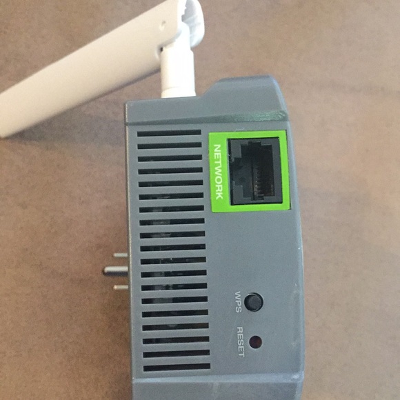 Wireless WiFi Range Extender - Picture 5 of 8